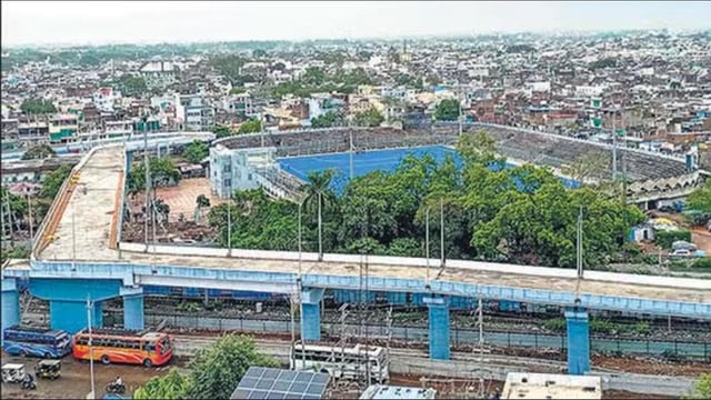 M/s Puneet Chaddha got the contract for the construction of the flyover in the Aishbagh area in the year 2021–22. (PTI)