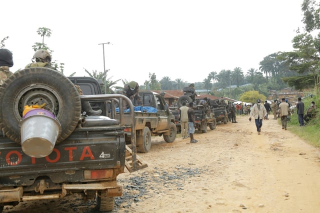 Des soldats à Ntoyo, en RDCongo, au lendemain d'une attaque meurtrière contre des villageois, le 10 septembre 2025