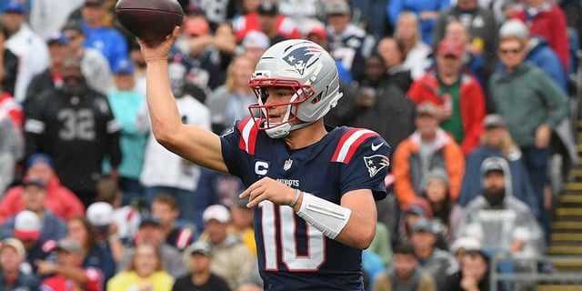 Patriots quarterback Drake Maye (10) passes the ball against the Las Vegas Raiders during the first half at Gillette Stadium