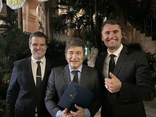 Javier Milei junto con Charlie Kirk, el activista trumpista que fue asesinado este miércoles en Utah. Foto captura redes