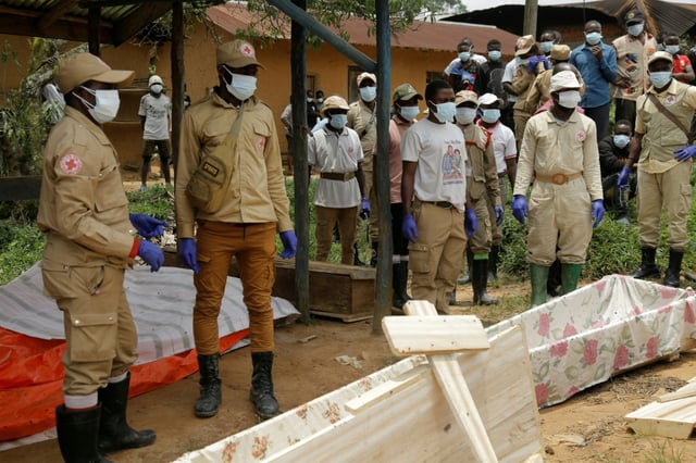 Cérémonie au lendemain d'un nouveau massacre imputé aux rebelles ADF à Ntoyo, un village de l'est de la République démocratique du Congo, le 10 septembre 2025