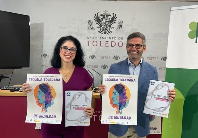 En esta edición, la imagen institucional ha sido elaborada por Plena Inclusión Castilla-La Mancha, que preside Daniel Collado, en la fotografía con Marisol Illescas, cocnejala de Asuntos Sociales en el Ayuntamiento de Toledo