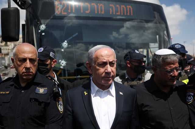 Israel's Prime Minister Benjamin Netanyahu and National Security Minister Itamar Ben-Gvir visit the scene where a suspected shooting attack took place at the outskirts of Jerusalem September 8, 2025 REUTERS/Ronen Zvulun/Pool/File Photo