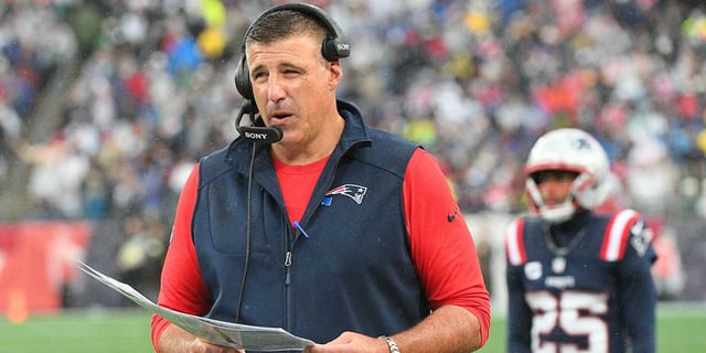 Sep 7, 2025; Foxborough, Massachusetts, USA; New England Patriots head coach Mike Vrabel during the second half at Gillette Stadium. Mandatory Credit: Bob DeChiara-Imagn Images
