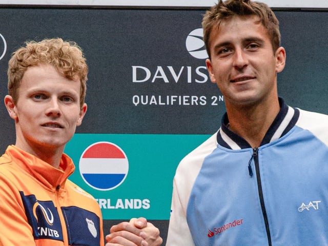 Jesper De Jong y Tomás Etcheverry, protagonistas del primer choque en Groningen.