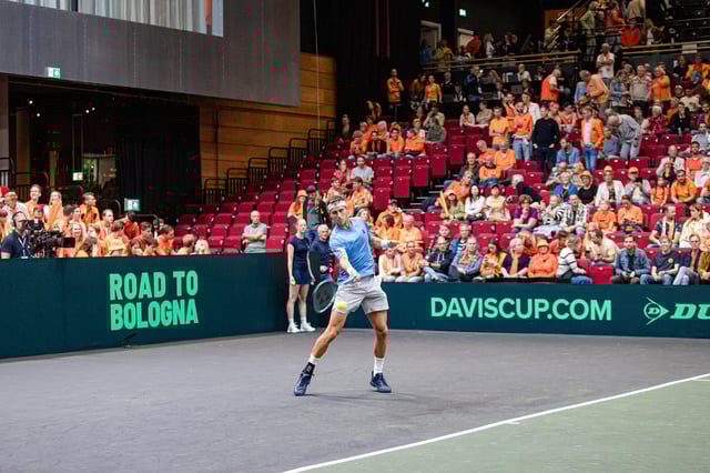 Tomás Etcheverry y Jesper de Jong juegan el primer punto de la serie entre Países Bajos y Argentina, en Groningen