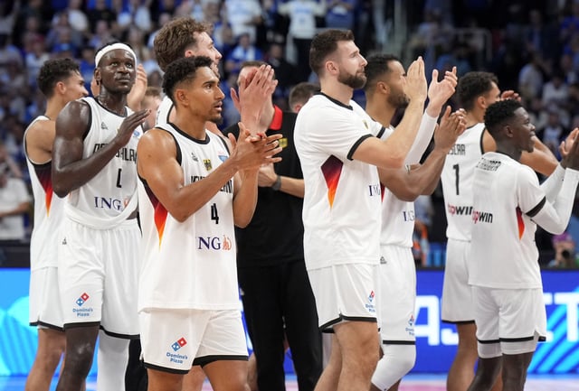 Basketball - FIBA EuroBasket 2025 - Semi Finals - Germany v Finland - Xiaomi Arena, Riga, Latvia - September 12, 2025 Germany's Maodo Lo applauds fans alongside his teammates after they win the match REUTERS/Ints Kalnins