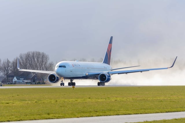 A Delta Boeing 767-300ER (Photo: Shutterstock | Nieuwland Photography)