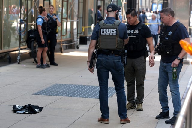 A Brinks bag with cash inside lies on a Madison Street sidewalk with a blood trail nearby on Sept. 10, 2025, after a shooting during an attempted robbery involving an armored car guard near a Saks Fifth Avenue in Chicago's Loop. (Antonio Perez/Chicago Tribune)