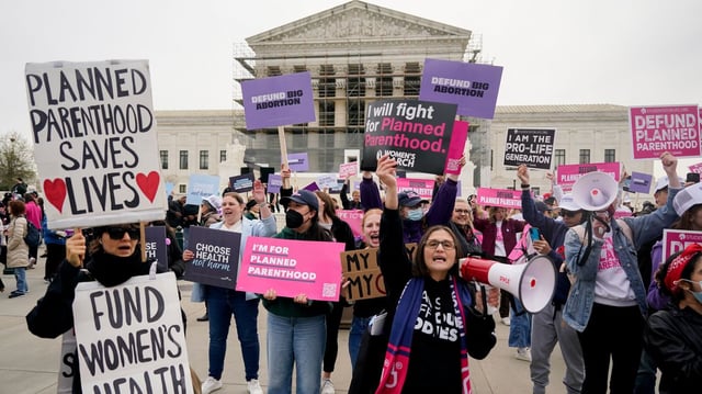 Demonstrators outside the U.S. Supreme Court. Photo: Al Drago/Bloomberg via Getty Images.