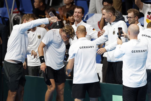 Tennis - Davis Cup - Qualifiers - Second Round - Japan v Germany - Ariake Coliseum, Tokyo, Japan - September 13, 2025 Germany's Justin Engel celebrates with his team mates after winning his exhibition match against Japan's Rei Sakamoto REUTERS/Manami Yamada