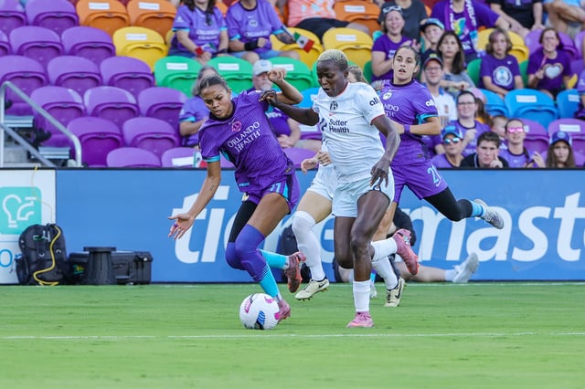 Sep 13, 2025; Orlando, Florida, USA; Orlando Pride forward Ally Watt (11) battles for the ball against Bay FC forward Racheal Kundananji (9) during the first half at Inter&Co Stadium. Mandatory Credit: Mike Watters-Imagn Images