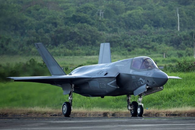 An F-35 fighter jet taxis on the runway at the former Roosevelt Roads military base in Ceiba, Puerto Rico, September 13, 2025. REUTERS/Ricardo Arduengo