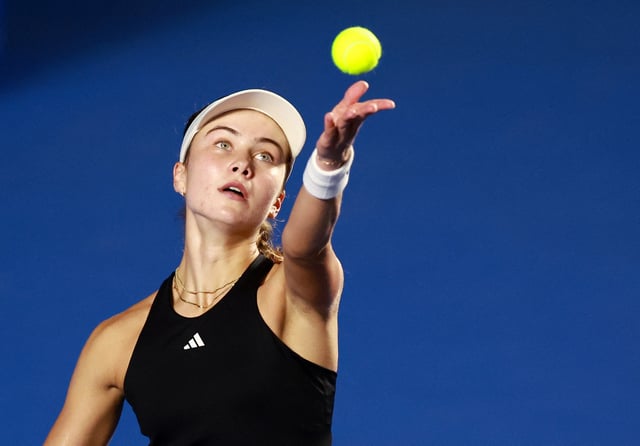 Tennis - WTA 500 - Guadalajara Open - Panamerican Tennis Center, Guadalajara, Mexico - September 13, 2025 Iva Jovic of the U.S. in action during her semi final match against Czech Republic's Nikola Bartunkova REUTERS/Raquel Cunha