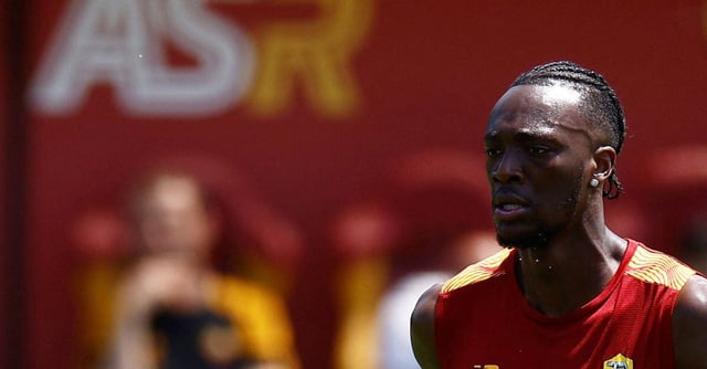 Soccer Football - Europa League - Final - AS Roma Training - Trigoria Training Ground, Rome, Italy - May 30, 2023 AS Roma's Tammy Abraham during training REUTERS/Guglielmo Mangiapane/File Photo