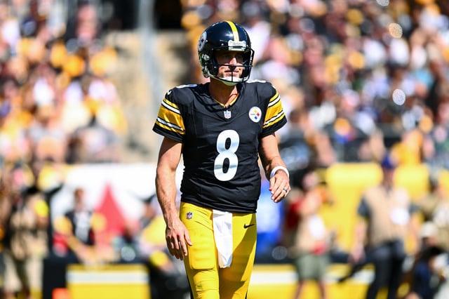 Aaron Rodgers #8 of the Pittsburgh Steelers reacts after a failed third down conversion against the Seattle Seahawks at Acrisure Stadium on September 14, 2025 in Pittsburgh, Pennsylvania.