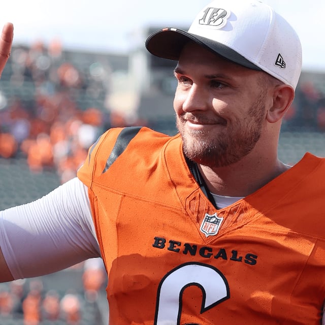 Jake Browning #6 of the Cincinnati Bengals acknowledges the crowd after defeating the Jacksonville Jaguars following the game at Paycor Stadium on September 14, 2025 in Cincinnati, Ohio. (Photo by Andy Lyons/Getty Images)