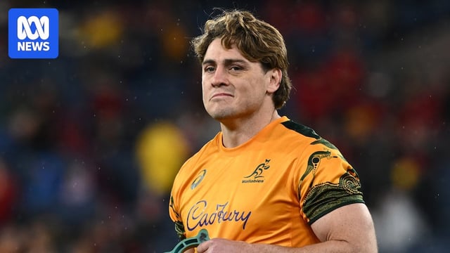 James O'Connor of the Wallabies warms up