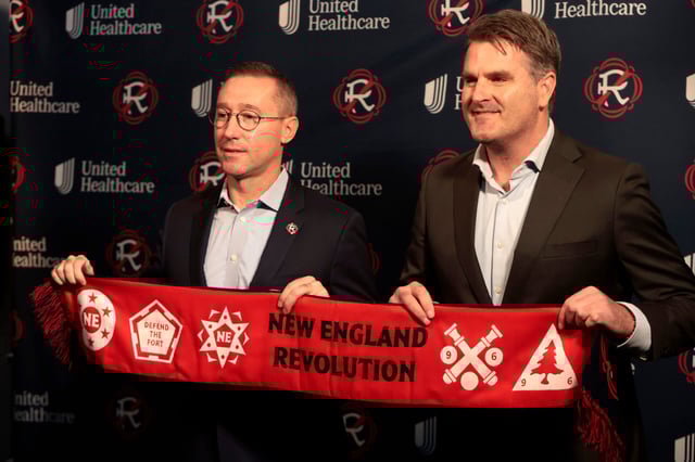 Caleb Porter (left) and Curt Onalfo (right) at Porter's introductory press conference in Jan. 2024.