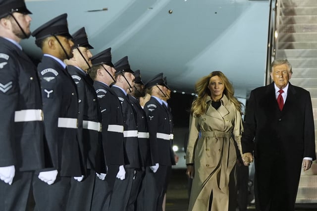 Donald y Melania Trump pisan suelo británico en el aeropuerto de Stansted