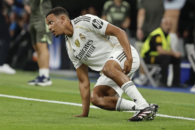 El lateral del Real Madrid Trent Alexander-Arnold se lesiona durante el partido de la primera jornada de la Liga de Campeones.