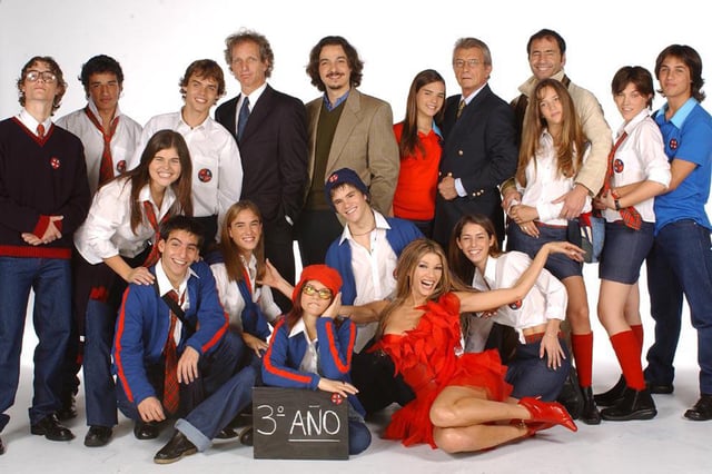 El primer capítulo de Rebelde Way se estrenó el 27 de mayo de 2002