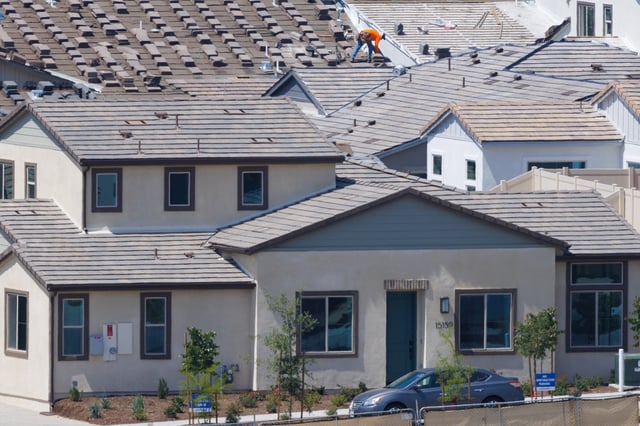 A construction worker works at a Lennar residential housing development called Junipers in San Diego, California, U.S., June 18, 2024.   REUTERS/Mike Blake/File Photo