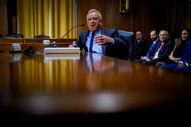 Le ministre de la Santé américain Robert Kennedy Jr. témoigne devant une commission sénatoriale, à Washington, le 4 septembre 2025