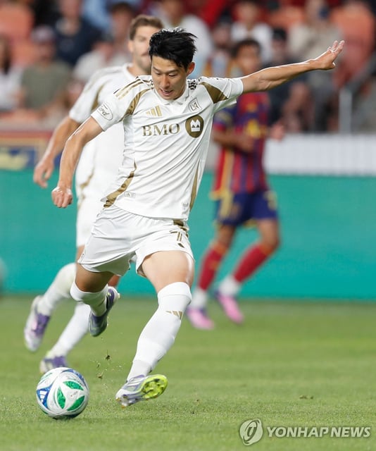 Son Heung-min of Los Angeles Football Club takes a shot against Real Salt Lake during the clubs' Major League Soccer match at America First Field in Sandy, Utah, on Sept. 17, 2025, in this Getty Images photo. (Yonhap)