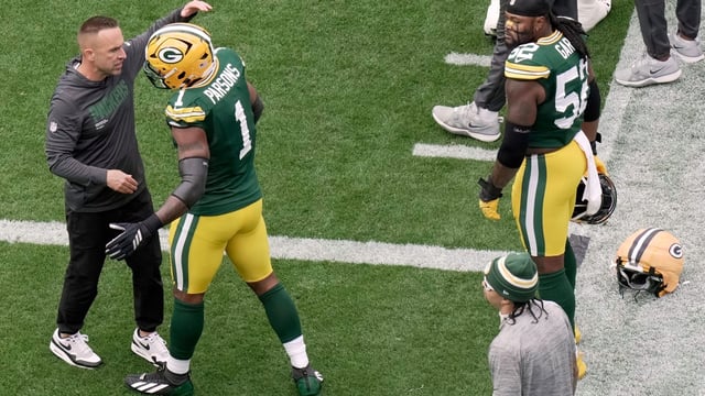 Green Bay Packers defensive coordinator Jeff Hafley hugs defensive end Micah Parsons (1) as defensive end Rashan Gary (52) looks on before their game against the Detroit Lions Sunday, September 7, 2025 at Lambeau Field in Green Bay, Wisconsin.

Mark Hoffman/Milwaukee Journal Sentinel / USA TODAY NETWORK via Imagn Images