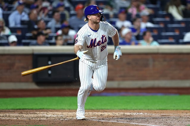 NEW YORK, NEW YORK - SEPTEMBER 17: Pete Alonso #20 of the New York Mets runs during the fifth inning against the San Diego Padres at Citi Field on September 17, 2025 in the Queens borough of New York City.