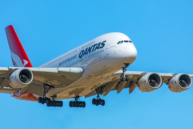 A Qantas A380 lands at Dallas/Fort Worth International Airport. (Photo: AirlineGeeks | William Derrickson)