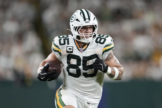 GREEN BAY, WISCONSIN - SEPTEMBER 11: Tucker Kraft #85 of the Green Bay Packers runs with the ball after a catch against the Washington Commanders during the second quarter in the game at Lambeau Field on September 11, 2025 in Green Bay, Wisconsin