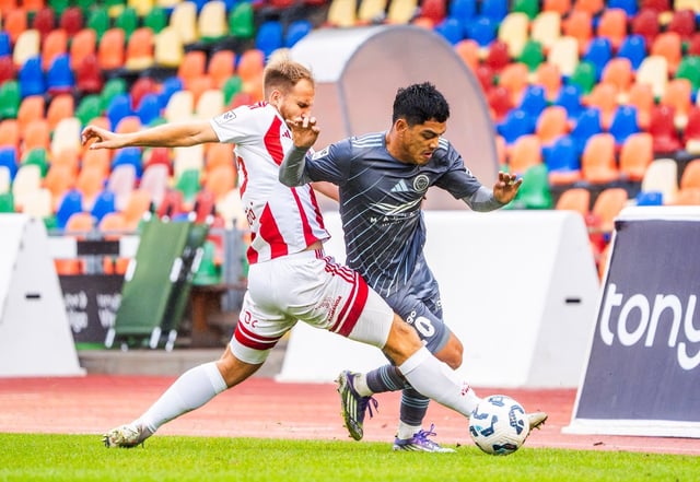El delantero peruano jugó 64 minutos en la goleada de su club 4-0 sobre FK Liepaja.