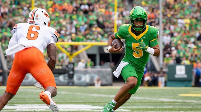 Oregon quarterback Dante Moore carries the ball as the Oregon Ducks host the Oklahoma State Cowboys on Sept. 6, 2025, at Autzen Stadium in Eugene, Oregon. Mandatory Credit: © Ben Lonergan/The Register-Guard / USA TODAY NETWORK via Imagn Images