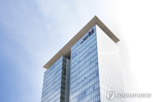 This file photo provided by KT Corp. shows its headquarters in Seoul. (PHOTO NOT FOR SALE) (Yonhap)