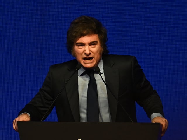 ID:10466832 El presidente Milei llegó a Córdoba como invitado por la Fundación Mediterránea será principal orador para evento aniversario de los 47 años entidad empresaria que conduce María Pía Astori. Lo recibió gobernador Llaryora 
FOTO Ariel Carreras