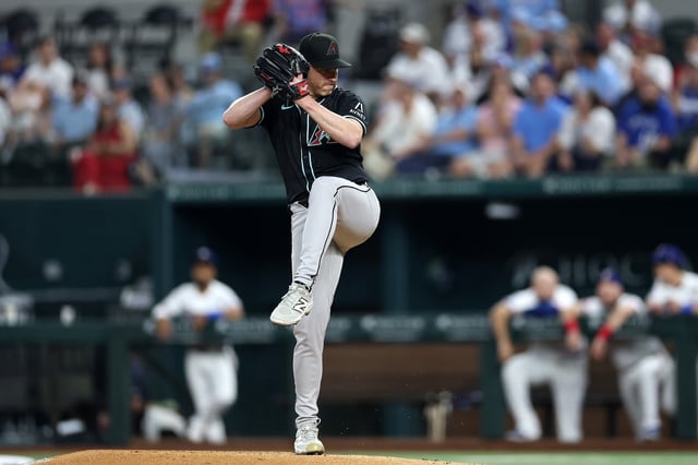 ARLINGTON, TEXAS - AUGUST 12: Anthony DeSclafani #21 of the Arizona Diamondbacks throws a pitch during the first inning against the Texas Rangers at Globe Life Field on August 12, 2025 in Arlington, Texas.