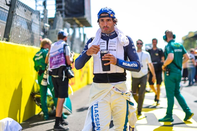 Carlos Sainz of Spain and Williams walks in the pit lane during the F1 Grand Prix of Italy at Autodromo Nazionale Monza on September 7, 2025 in Monza, Italy.
