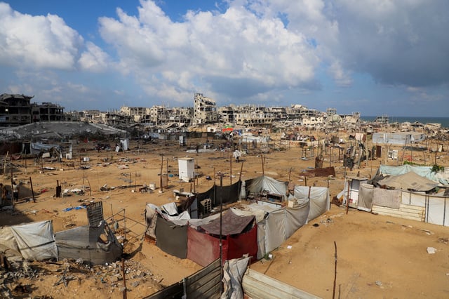 A tent camp abandoned by displaced Palestinians, who dismantled their tents to flee Gaza City, amid an Israeli military operation, after Israeli forces ordered residents of Gaza City to evacuate to the south, in Gaza City, September 19, 2025. REUTERS/Ebrahim Hajjaj       TPX IMAGES OF THE DAY