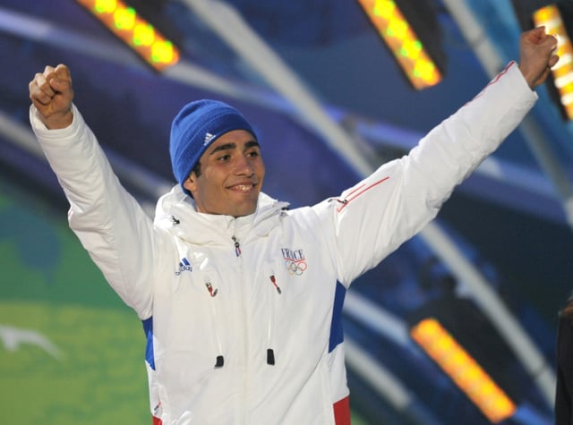 Le biathlète français Martin Fourcade, lors de la cérémonie de remise de médailles de la mass start aux JO de Vancouver, le 21 février 2010