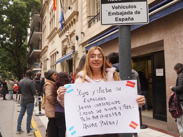 Trámites para la ciudadanía española, en Buenos Aires. Foto: Guillermo Rodriguez Adami