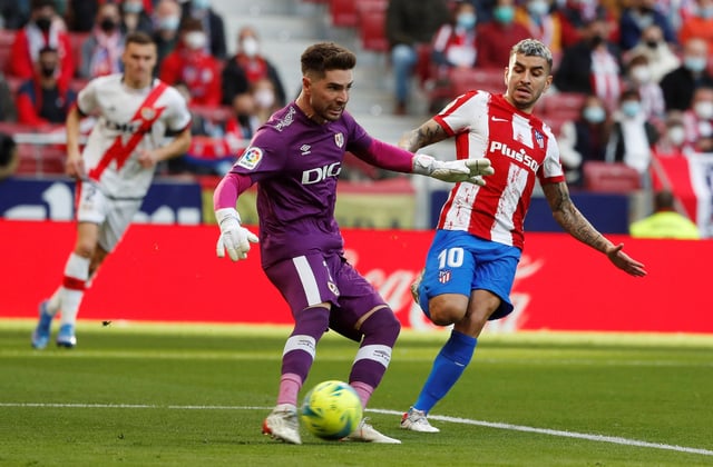 Soccer Football - LaLiga - Atletico Madrid v Rayo Vallecano - Wanda Metropolitano, Madrid, Spain - January 2, 2022 Atletico Madrid's Angel Correa in action with Rayo Vallecano's Luca Zidane REUTERS/Susana Vera/File Photo