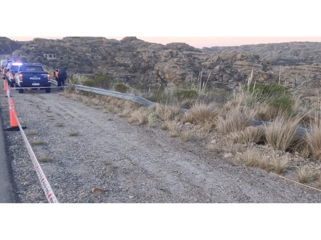La policía trabajando en el lugar.