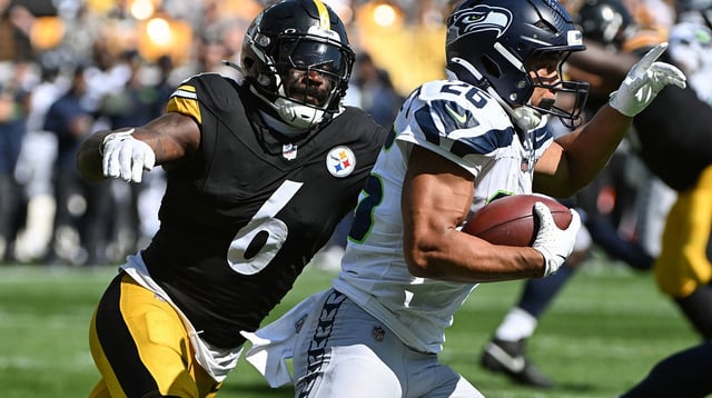 Sep 14, 2025; Pittsburgh, Pennsylvania, USA; Pittsburgh Steelers linebacker Patrick Queen (6) looks to tackle Seattle Seahawks running back Zach Charbonnet (26) during the second half at Acrisure Stadium. Mandatory Credit: Barry Reeger-Imagn Images
