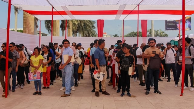 Son muchos los ciudadanos que buscan trabajo a través de las ferias laborales.