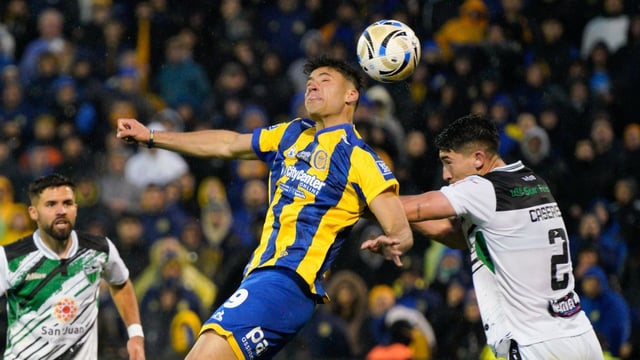Alejo Veliz quiere jugar y hace todo lo posible para que la lesión que sufrió ante Boca no sea un impedimento. Ariel Holan ya lo puso en dos entrenamientos.