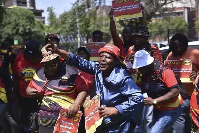 Samwu members protest outside the council chambers in Braamfontein against the City of Joburg’s failure to provide answers regarding the Helen Botes/JPC scandal, which they say is a betrayal of transparency and good governance. Picture: Nigel Sibanda