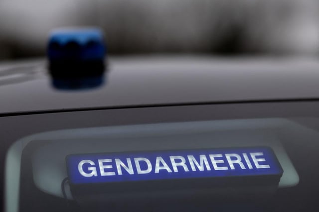 Isère: un individu cible un véhicule de gendarmes avec des tirs de feux d'artifice