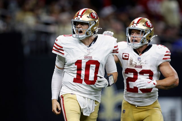 NEW ORLEANS, LOUISIANA – SEPTEMBER 14:  Mac Jones #10 of the San Francisco 49ers is congratulated by Christian McCaffrey #23 after passing the ball for a touchdown against the New Orleans Saints during the second half in the game at Caesars Superdome on September 14, 2025 in New Orleans, Louisiana. (Photo by Sean Gardner/Getty Images)